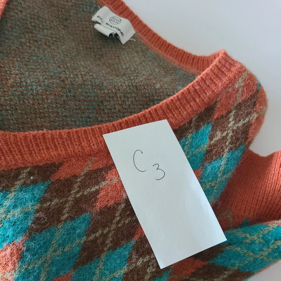 Pink diamond v-neck Argyle sweater womens sz.M - Picture 8 of 8